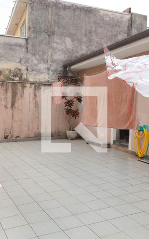 Casa à venda com 328m², 5 quartos e 4 vagas Casa à venda com 328m², 5 quartos e 4 vagasQuintal