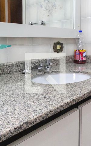Casa à venda com 328m², 5 quartos e 4 vagas Casa à venda com 328m², 5 quartos e 4 vagasBanheiro Social