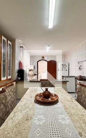 Casa à venda com 267m², 3 quartos e 1 vaga Casa à venda com 267m², 3 quartos e 1 vagaCozinha