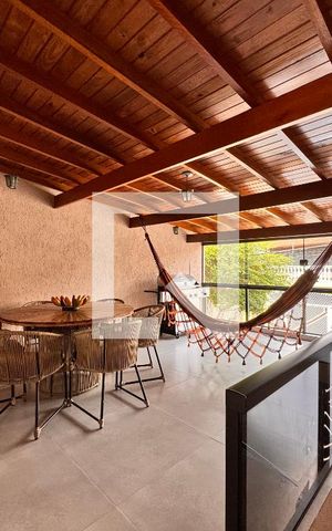 Casa à venda com 267m², 3 quartos e 1 vaga Casa à venda com 267m², 3 quartos e 1 vagaVaranda