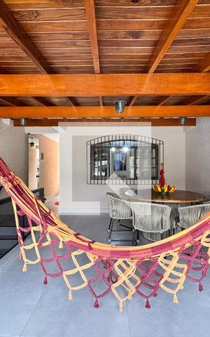 Casa à venda com 267m², 3 quartos e 1 vaga Casa à venda com 267m², 3 quartos e 1 vagaVaranda