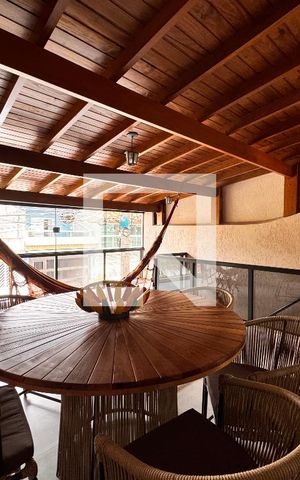 Casa à venda com 267m², 3 quartos e 1 vaga Casa à venda com 267m², 3 quartos e 1 vagaVaranda