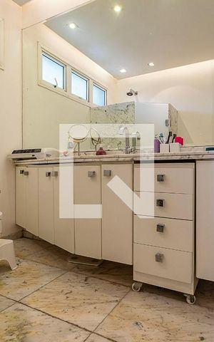 Casa para alugar com 400m², 4 quartos e 3 vagas Casa para alugar com 400m², 4 quartos e 3 vagasSuíte 1 - Banheiro