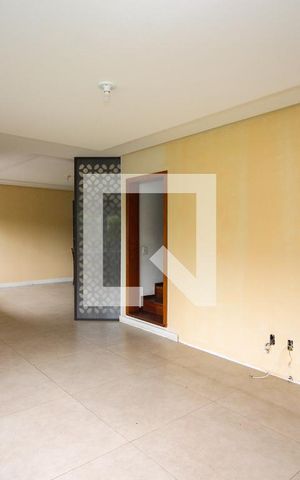 Casa de condomínio à venda com 300m², 4 quartos e 3 vagas Casa de condomínio à venda com 300m², 4 quartos e 3 vagasSala