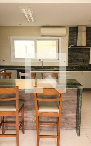 Casa de condomínio à venda com 300m², 4 quartos e 3 vagas Casa de condomínio à venda com 300m², 4 quartos e 3 vagasCozinha