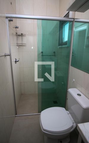 Casa de condomínio à venda com 300m², 4 quartos e 3 vagas Casa de condomínio à venda com 300m², 4 quartos e 3 vagasBanheiro 2