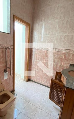 Casa à venda com 403m², 5 quartos e 5 vagas Casa à venda com 403m², 5 quartos e 5 vagasBanheiro 2