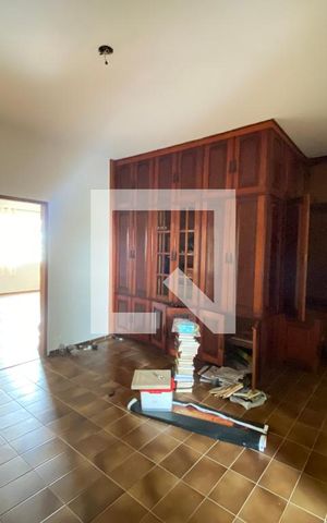 Casa à venda com 403m², 5 quartos e 5 vagas Casa à venda com 403m², 5 quartos e 5 vagasHall