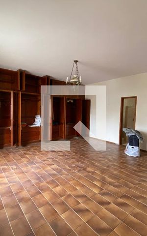 Casa à venda com 403m², 5 quartos e 5 vagas Casa à venda com 403m², 5 quartos e 5 vagasQuarto 4