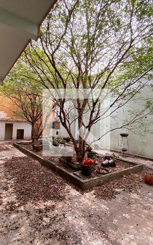 Casa à venda com 403m², 5 quartos e 5 vagas Casa à venda com 403m², 5 quartos e 5 vagasQuintal