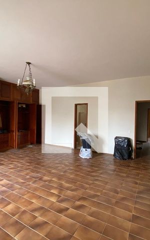 Casa à venda com 403m², 5 quartos e 5 vagas Casa à venda com 403m², 5 quartos e 5 vagasQuarto 4