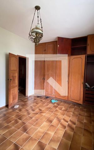 Casa à venda com 403m², 5 quartos e 5 vagas Casa à venda com 403m², 5 quartos e 5 vagasQuarto 2