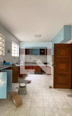 Casa à venda com 403m², 5 quartos e 5 vagas Casa à venda com 403m², 5 quartos e 5 vagasCozinha
