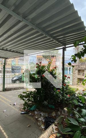 Casa à venda com 403m², 5 quartos e 5 vagas Casa à venda com 403m², 5 quartos e 5 vagasFrente