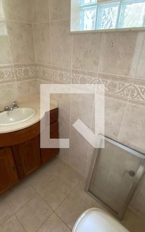 Casa à venda com 403m², 5 quartos e 5 vagas Casa à venda com 403m², 5 quartos e 5 vagasBanheiro do Quarto 4