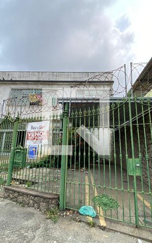 Casa à venda com 403m², 5 quartos e 5 vagas Casa à venda com 403m², 5 quartos e 5 vagasFachada