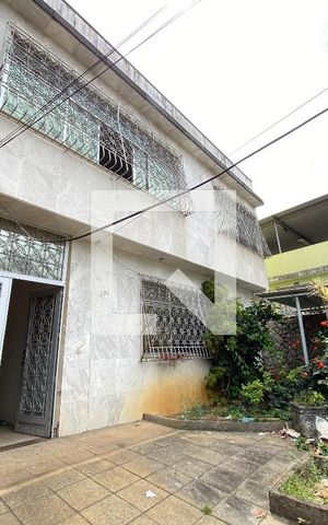 Casa à venda com 403m², 5 quartos e 5 vagas Casa à venda com 403m², 5 quartos e 5 vagasFrente