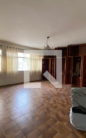 Casa à venda com 403m², 5 quartos e 5 vagas Casa à venda com 403m², 5 quartos e 5 vagasQuarto 4