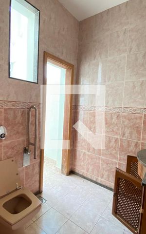 Casa à venda com 403m², 5 quartos e 5 vagas Casa à venda com 403m², 5 quartos e 5 vagasBanheiro 2
