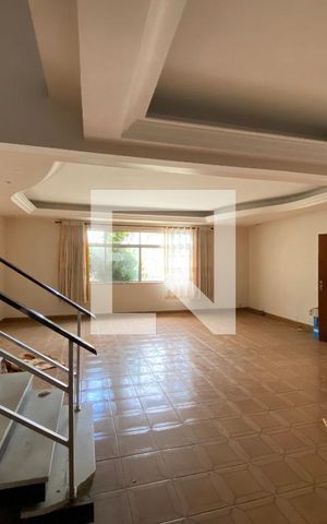 Casa à venda com 403m², 5 quartos e 5 vagas Casa à venda com 403m², 5 quartos e 5 vagasSala