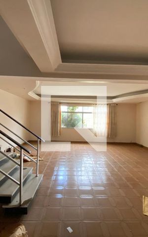 Casa à venda com 403m², 5 quartos e 5 vagas Casa à venda com 403m², 5 quartos e 5 vagasSala