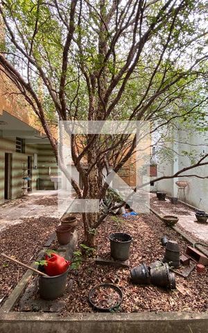 Casa à venda com 403m², 5 quartos e 5 vagas Casa à venda com 403m², 5 quartos e 5 vagasQuintal