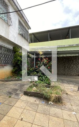 Casa à venda com 403m², 5 quartos e 5 vagas Casa à venda com 403m², 5 quartos e 5 vagasFrente
