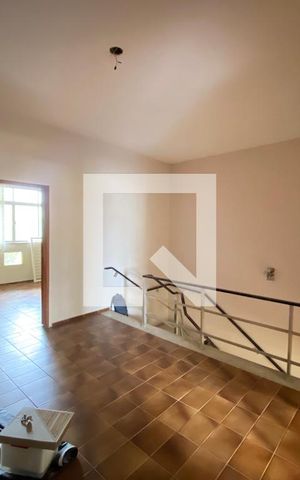 Casa à venda com 403m², 5 quartos e 5 vagas Casa à venda com 403m², 5 quartos e 5 vagasHall