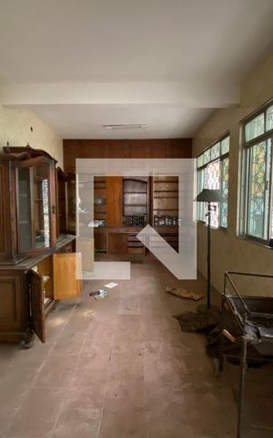Casa à venda com 403m², 5 quartos e 5 vagas Casa à venda com 403m², 5 quartos e 5 vagasQuarto de Serviço