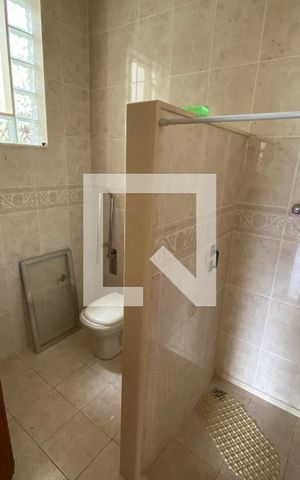 Casa à venda com 403m², 5 quartos e 5 vagas Casa à venda com 403m², 5 quartos e 5 vagasBanheiro do Quarto 4