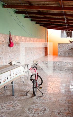 Casa à venda com 200m², 4 quartos e 2 vagas Casa à venda com 200m², 4 quartos e 2 vagasÁrea comum