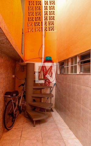 Casa à venda com 200m², 4 quartos e 2 vagas Casa à venda com 200m², 4 quartos e 2 vagasÁrea comum