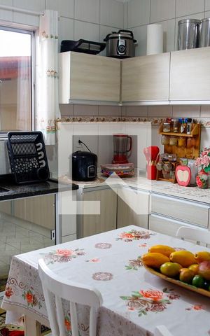 Casa à venda com 200m², 4 quartos e 2 vagas Casa à venda com 200m², 4 quartos e 2 vagasCozinha