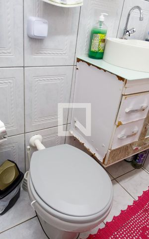 Casa à venda com 200m², 4 quartos e 2 vagas Casa à venda com 200m², 4 quartos e 2 vagasBanheiro 2