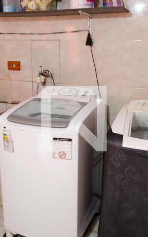 Casa à venda com 200m², 4 quartos e 2 vagas Casa à venda com 200m², 4 quartos e 2 vagasLavanderia
