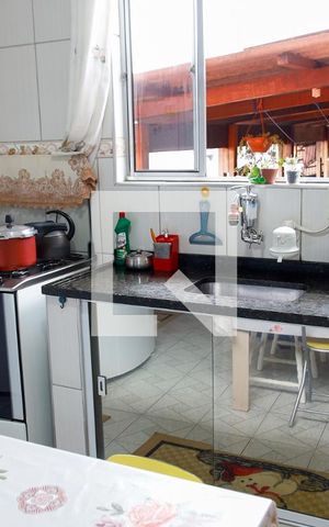 Casa à venda com 200m², 4 quartos e 2 vagas Casa à venda com 200m², 4 quartos e 2 vagasCozinha