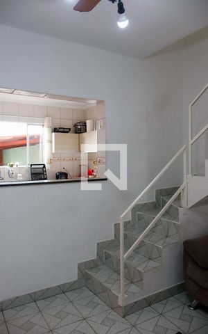 Casa à venda com 200m², 4 quartos e 2 vagas Casa à venda com 200m², 4 quartos e 2 vagassala
