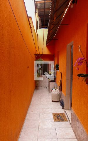 Casa à venda com 200m², 4 quartos e 2 vagas Casa à venda com 200m², 4 quartos e 2 vagasBanheiro Corredor