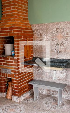 Casa à venda com 200m², 4 quartos e 2 vagas Casa à venda com 200m², 4 quartos e 2 vagasÁrea comum - Churrasqueira