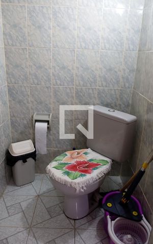 Casa à venda com 200m², 4 quartos e 2 vagas Casa à venda com 200m², 4 quartos e 2 vagasLavabo