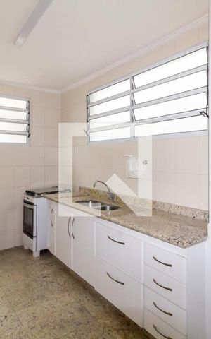 Casa para alugar com 250m², 4 quartos e 2 vagas Casa para alugar com 250m², 4 quartos e 2 vagasCozinha