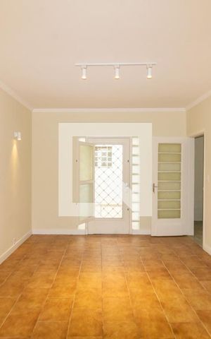 Casa para alugar com 250m², 4 quartos e 2 vagas Casa para alugar com 250m², 4 quartos e 2 vagasSala