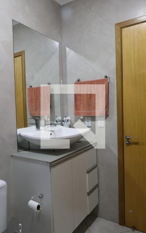 Casa à venda com 200m², 2 quartos e 2 vagasBanheiro da Suíte