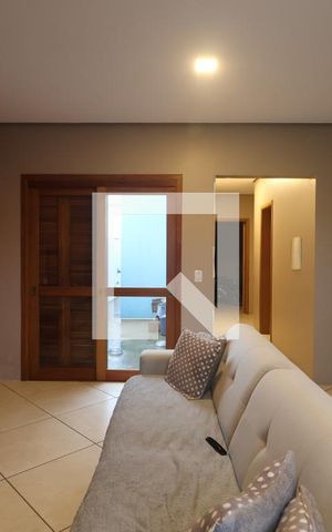 Casa à venda com 200m², 2 quartos e 2 vagasSala