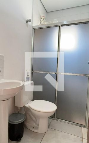 Casa para alugar com 50m², 2 quartos e 1 vaga Casa para alugar com 50m², 2 quartos e 1 vagaBanheiro