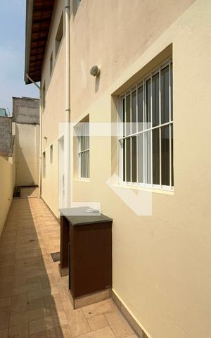 Casa para alugar com 50m², 2 quartos e 1 vaga Casa para alugar com 50m², 2 quartos e 1 vagaCorredor