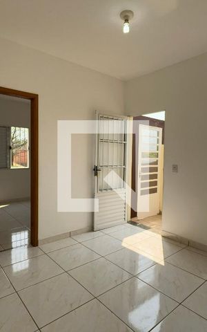 Casa para alugar com 50m², 2 quartos e 1 vaga Casa para alugar com 50m², 2 quartos e 1 vagaSala