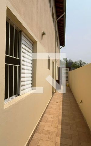 Casa para alugar com 50m², 2 quartos e 1 vaga Casa para alugar com 50m², 2 quartos e 1 vagaCorredor