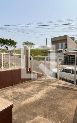 Casa para alugar com 50m², 2 quartos e 1 vaga Casa para alugar com 50m², 2 quartos e 1 vagaGaragem