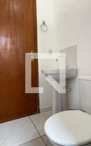 Casa para alugar com 50m², 2 quartos e 1 vaga Casa para alugar com 50m², 2 quartos e 1 vagaBanheiro